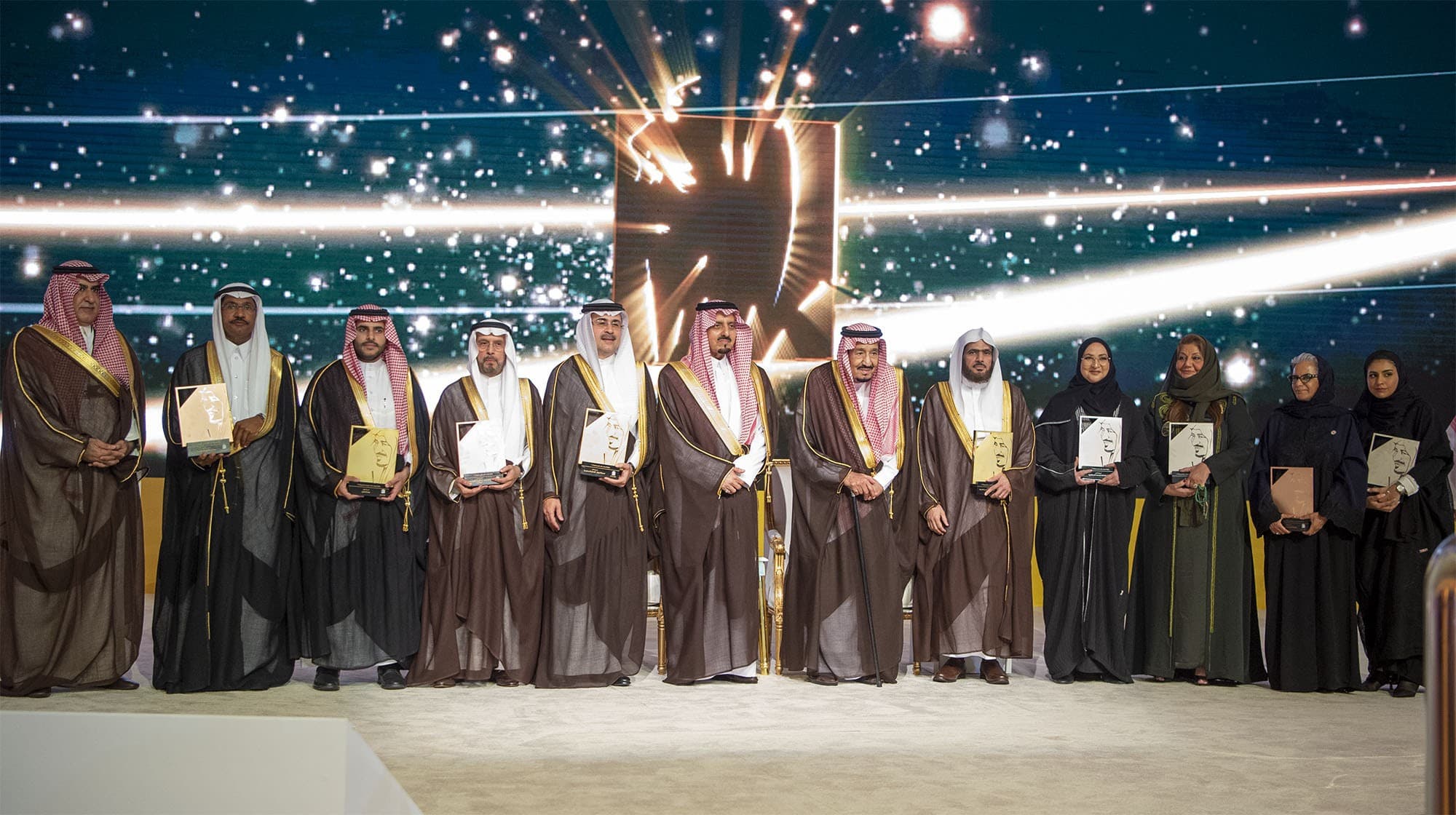 خادم الحرمين الشريفين يكرم الفائزين بجائزة الملك خالد للعام 2019